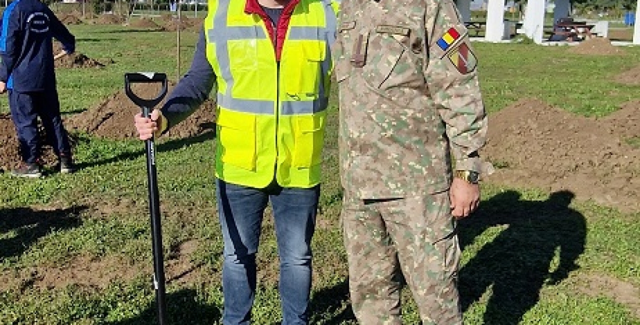 Cea mai mare alee de cireși japonezi din România a fost plantată, ieri, la Ploiești. 200 de astfel pomi vor înflori, începând din primăvara viitoare