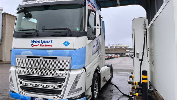 Hynion Sverige refuels a new hydrogen truck from a leading vehicle manufacturer