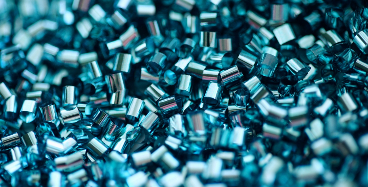 „Mass balance”: Noile Reglementări Europene pentru Plasticul Reciclat în Sticlele PET