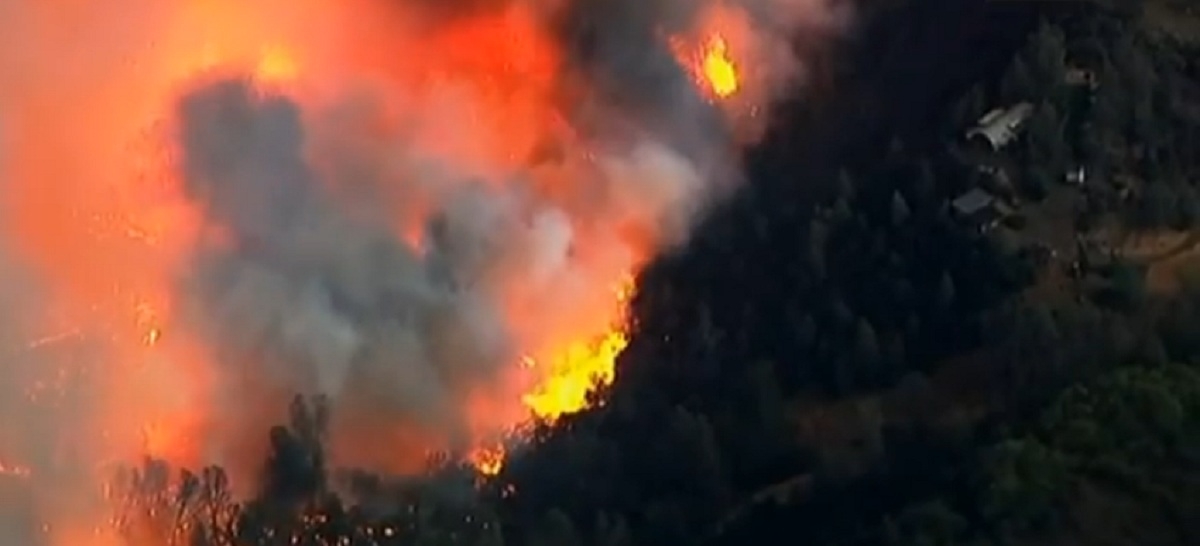 Stare de urgență în California: Mii de hectare distruse și mii de oameni evacuați din cauza incendiilor - VIDEO