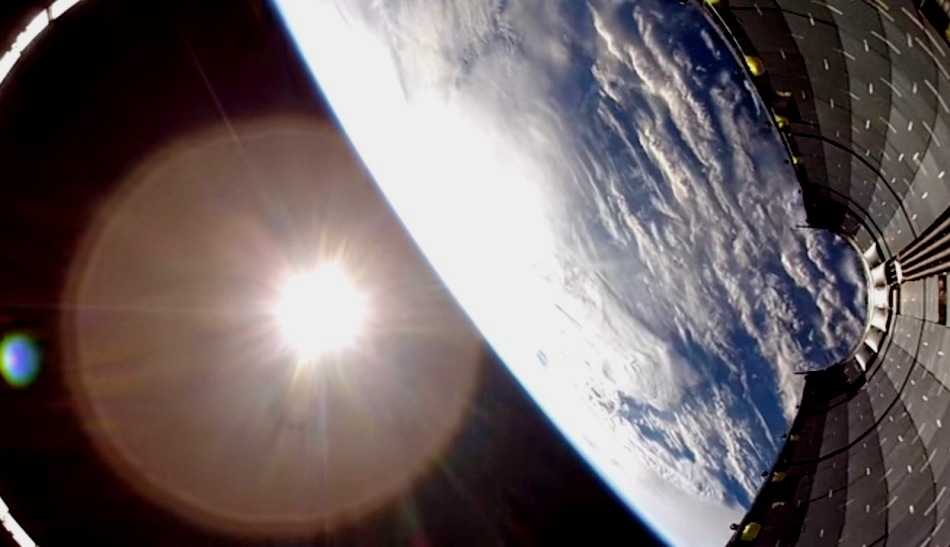 Imagini inedite din spaţiu, surprinse de o cameră GoPro aflată în cădere liberă către Pământ/VIDEO