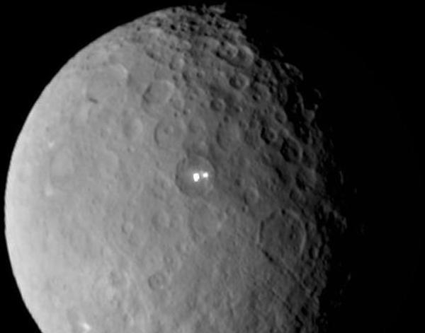 Imagini stranii surprinse pe suprafaţa planetei Ceres. NASA nu are încă o explicaţie/VIDEO