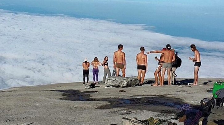 Turiştii care s-au dezbrăcat pe Kinabalu, condamnaţi de o instanţă fiindcă localnicii consideră că  gestul lor a fost cauza cutremurului