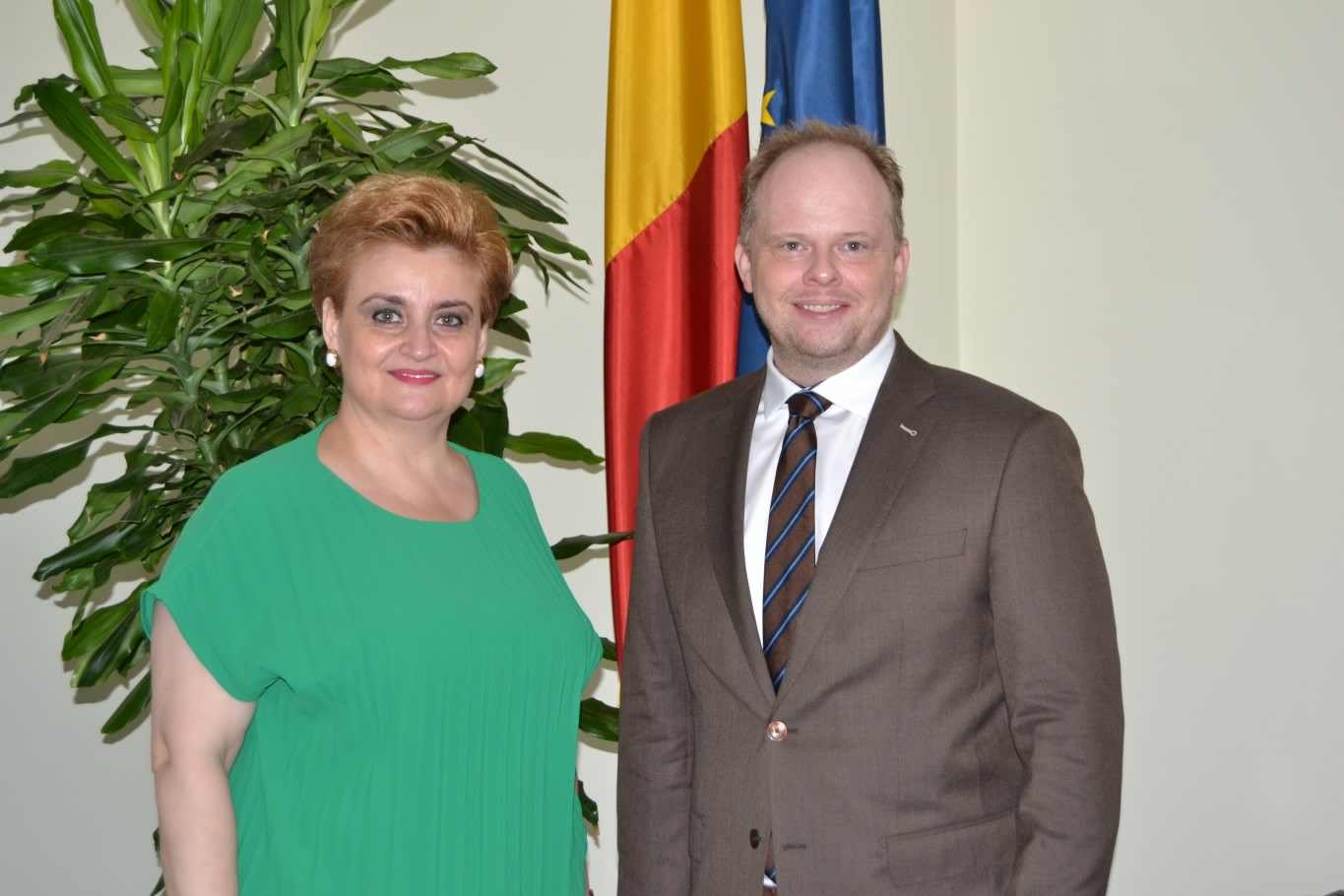 Viceprim-ministrul Grațiela GAVRILESCU, ministrul Mediului, s-a întâlnit cu ambasadorul Canadei în România