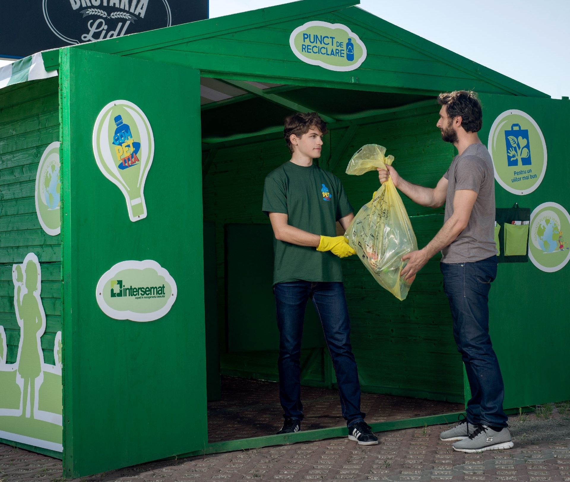 Lidl lansează „ComPETiția pentru un viitor mai bun”, un proiect pentru educarea și implicarea românilor în colectarea selectivă a deșeurilor de ambalaj